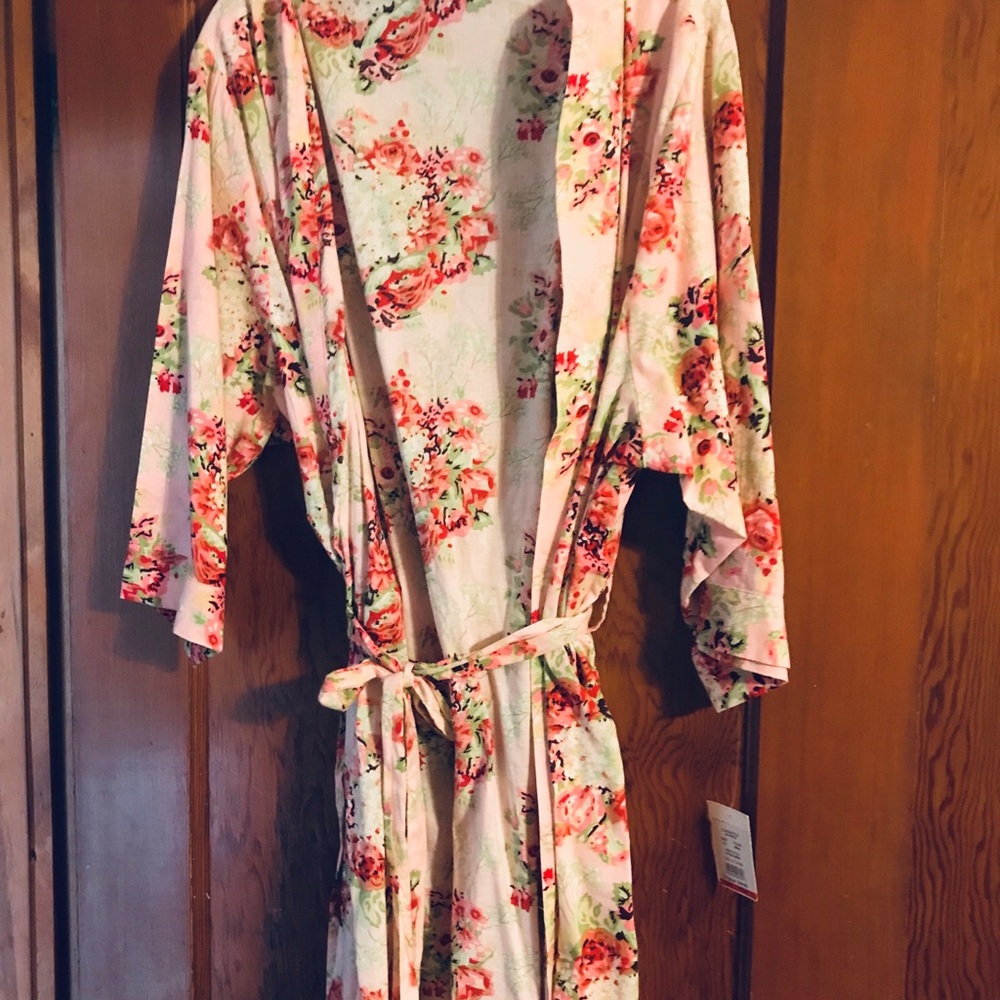 Never Worn! David’s Bridal Floral Bridesmaid Robe